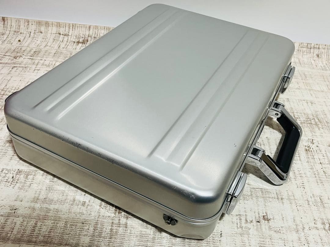 ZERO HALLIBURTON アルミケース