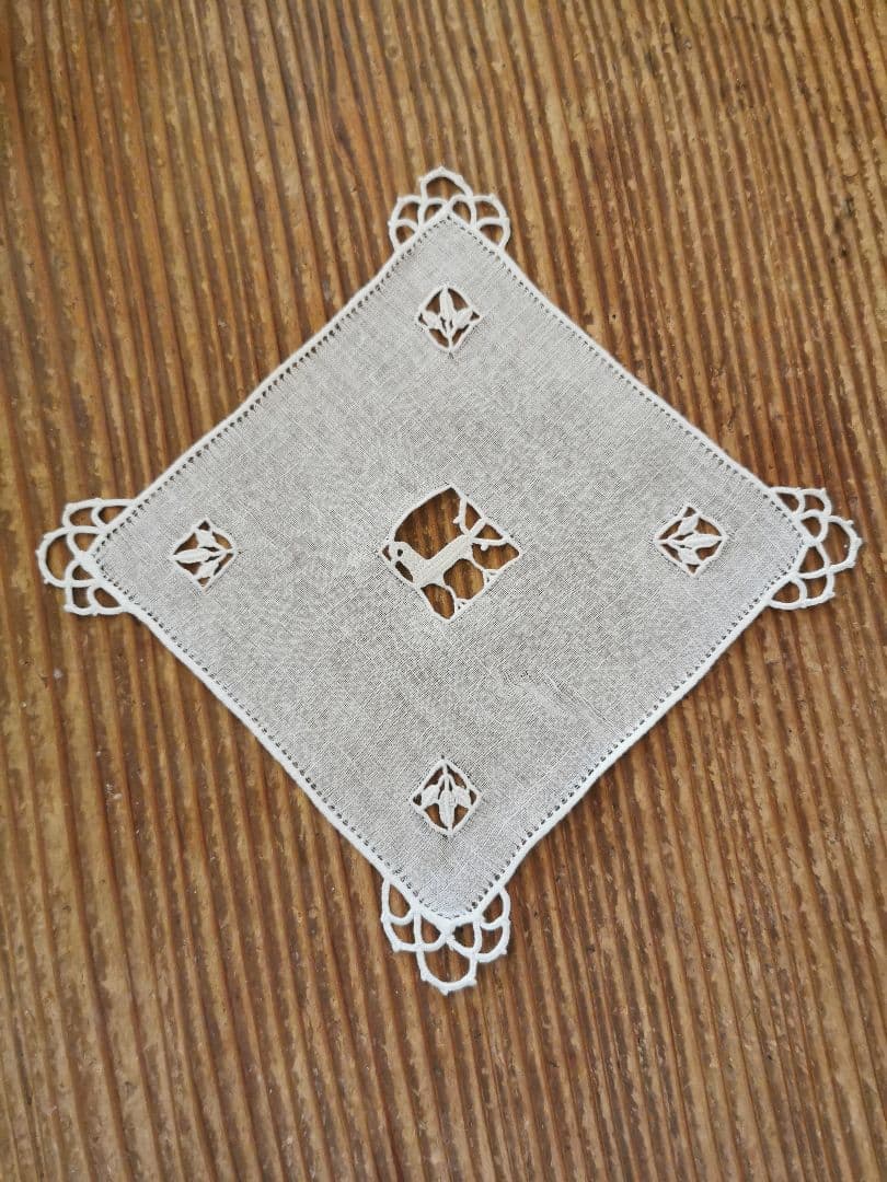 アンティーク レティシアレース刺繍 鳥と三つ葉のニードルワーク リネンドイリー