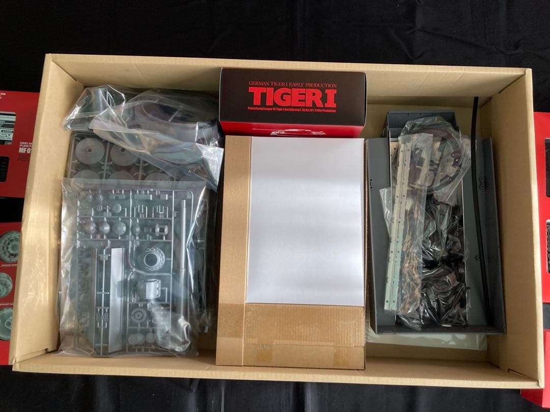 タミヤ1/16ラジコン戦車 タイガー1 フルオペレーションセット(未組み立て)