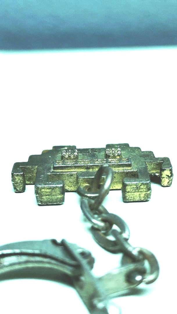 スペースインベーダー　昭和レトロキーホルダー金属製