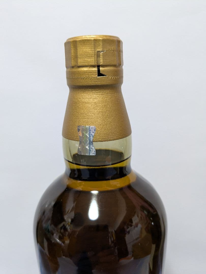 サントリー 山崎 12年 、白州 12年 、響 100周年記念ボトル。3本