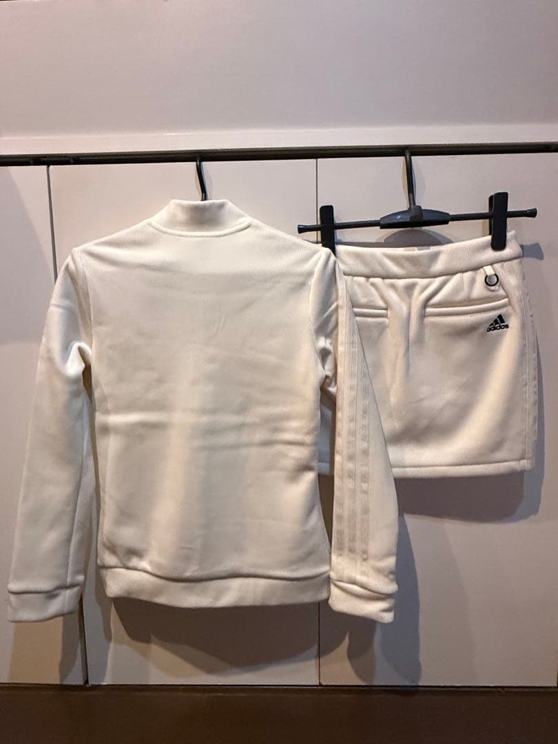 adidas ホワイト　ボアセットアップ