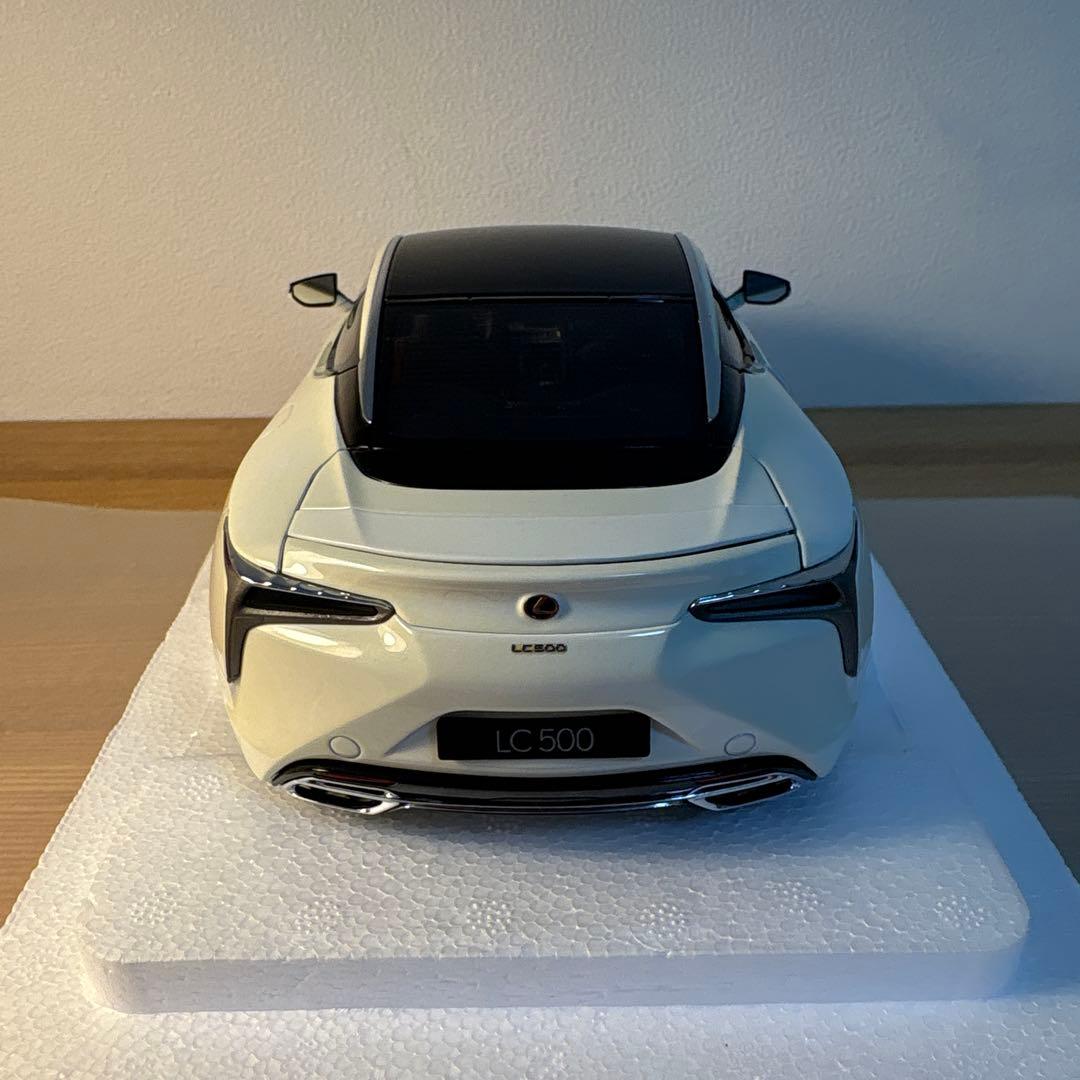オートアート　レクサス　 LC500 メタリック　ホワイト　1/18 ミニカー