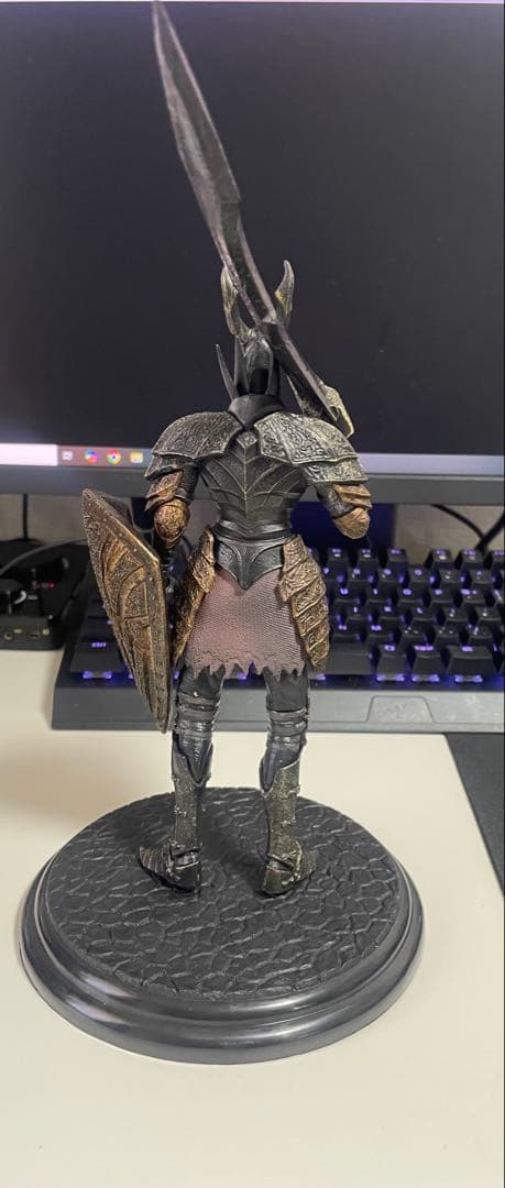 ダークソウル　黒騎士　フィギュア