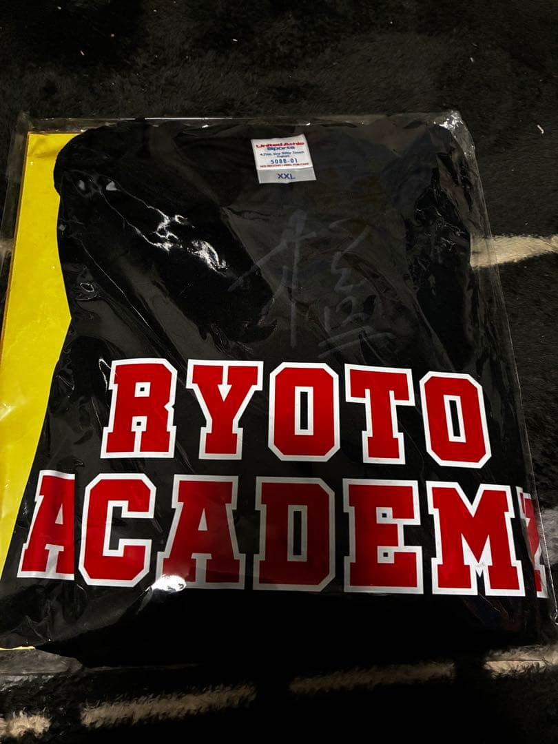 RYOTO academy 直筆サインTシャツ&色紙