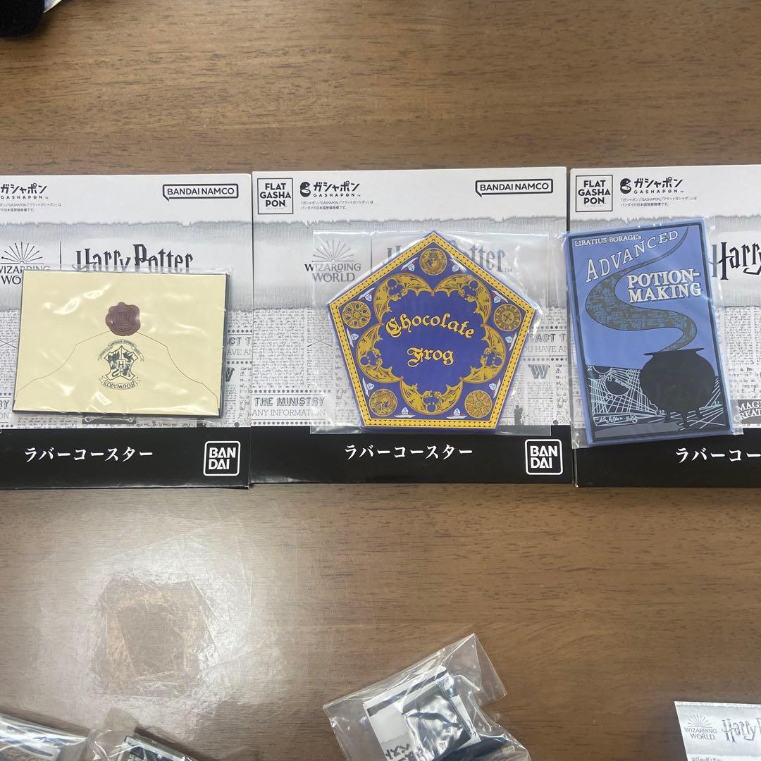 ハリーポッター　ガチャガチャ杖、コースター、リング、他、缶バッジ一式