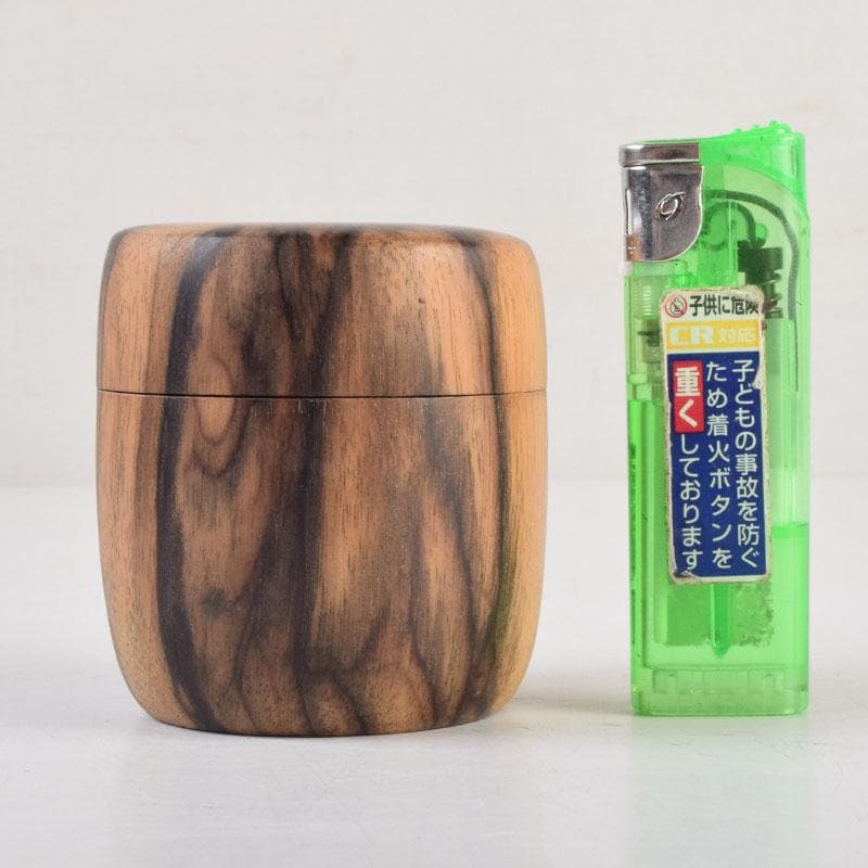 茶道具　天然木　黒柿製　無垢彫　綺麗な木目の棗　V　9054