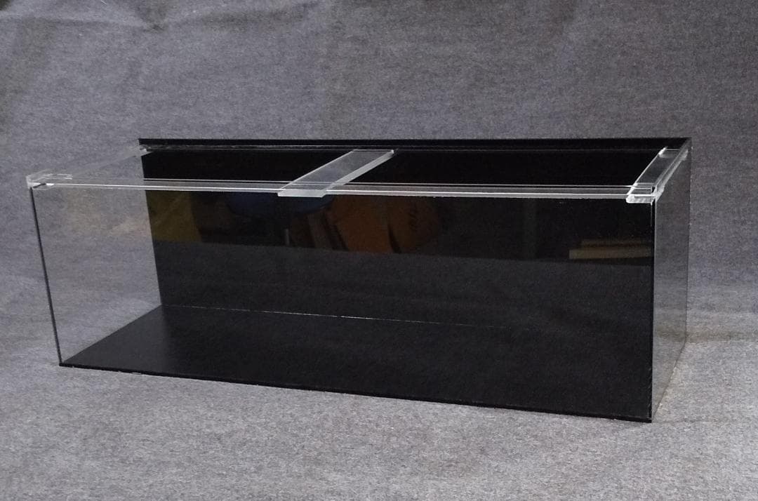 （現品限り）アクリル水槽（900×250×250）(背面、底面黒マット板）