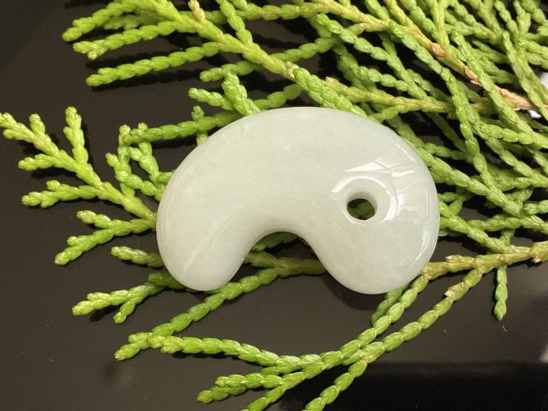 ✳正規専門店70万円以上の最上位レベル　糸魚川氷翡翠勾玉　最高峰の逸品*鑑別書付