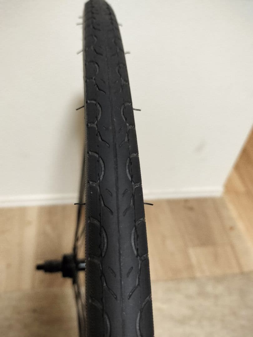 700x25 ブラック 完組ホイール
