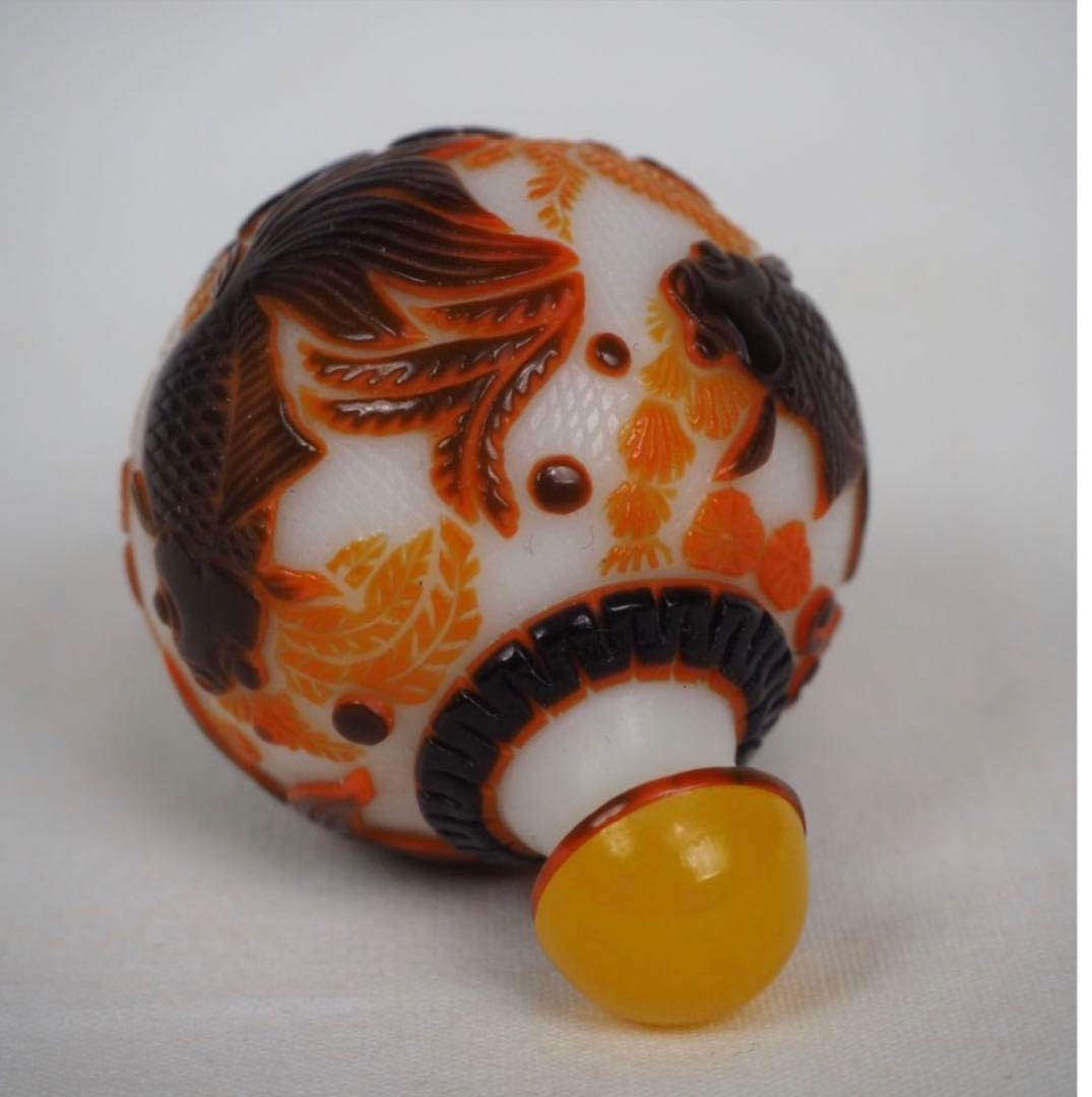 送料無料　色被せガラス　細密彫刻ガラス小瓶　中国古玩骨董　高さ5.8ｃｍ