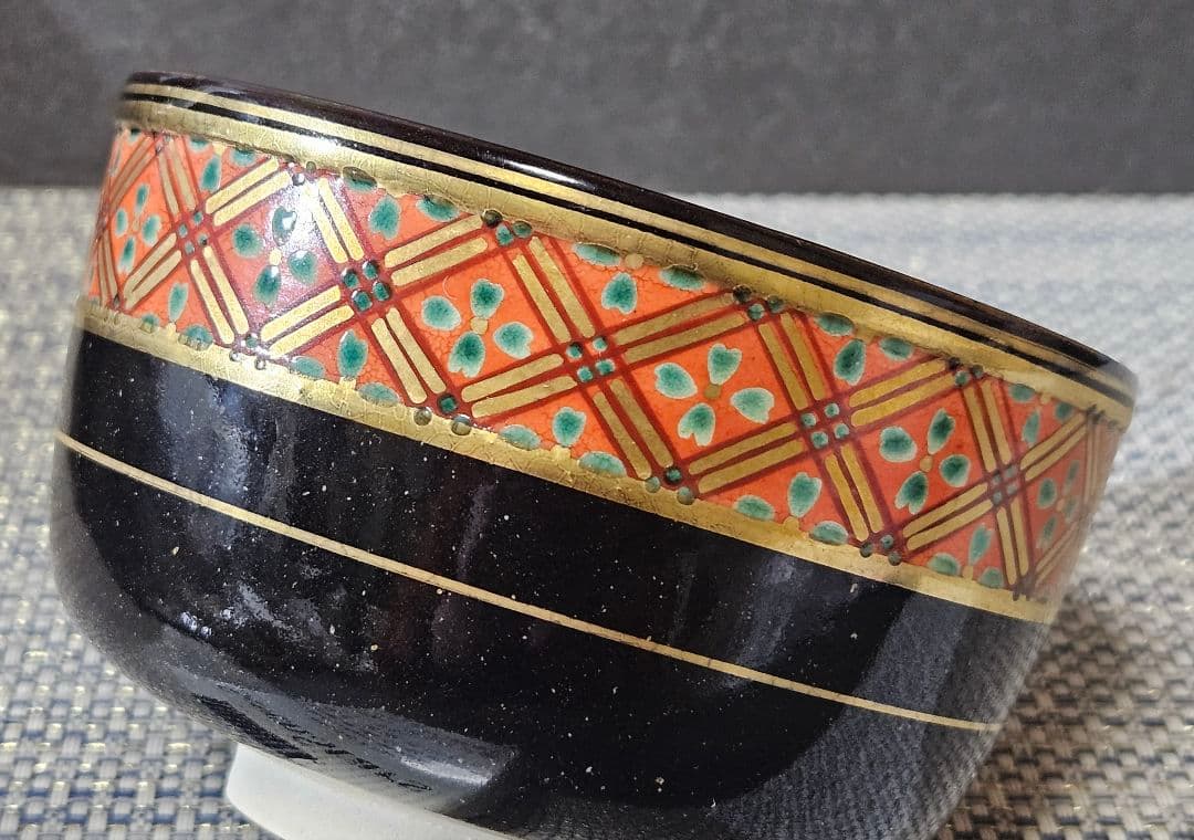 日展作家　三代 山澤松篁 造　京焼　清水焼　金彩色絵　着彩花菱帯文　茶碗　茶道具