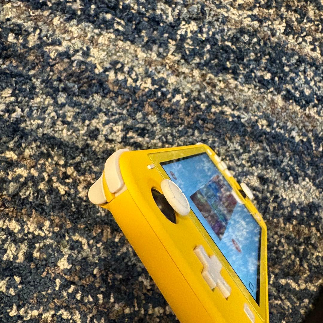 Nintendo Switch Lite イエロー　& マリオケース