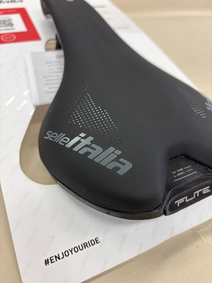 335 【新品】 セライタリア FLITE BOOST サドル