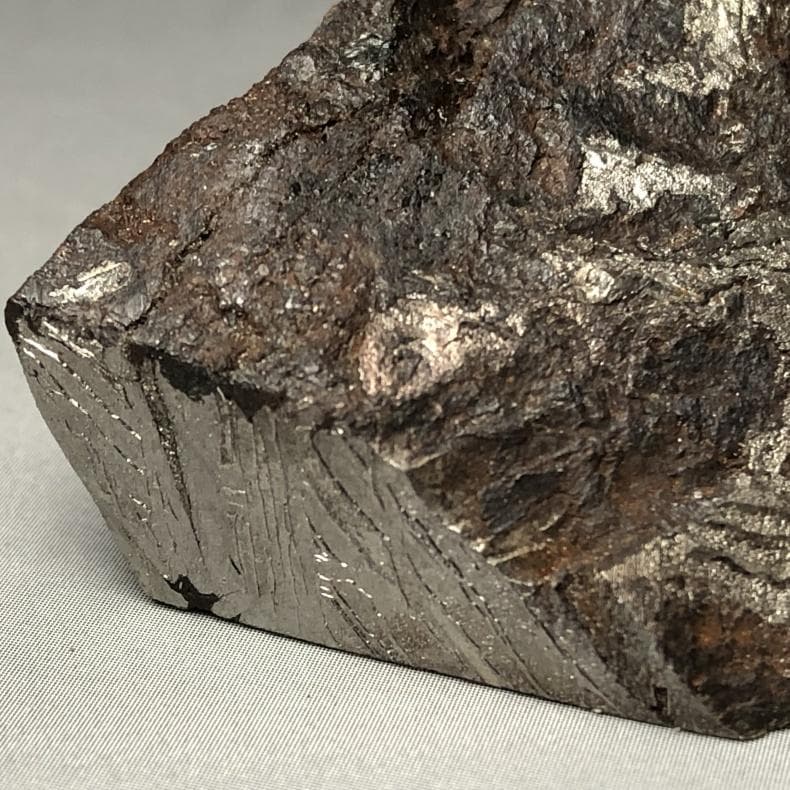 隕石 鉄隕石　アルタイ隕石　原皮付き　原石　重さ約105ｇ