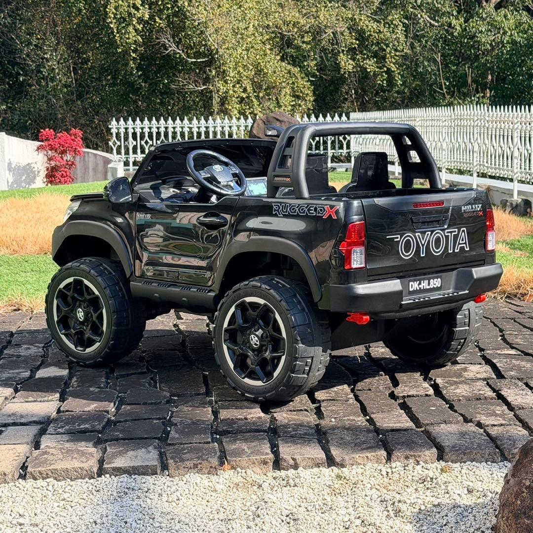 乗用玩具 電動乗用ラジコンカー TOYOTA HILUX RUGGED X