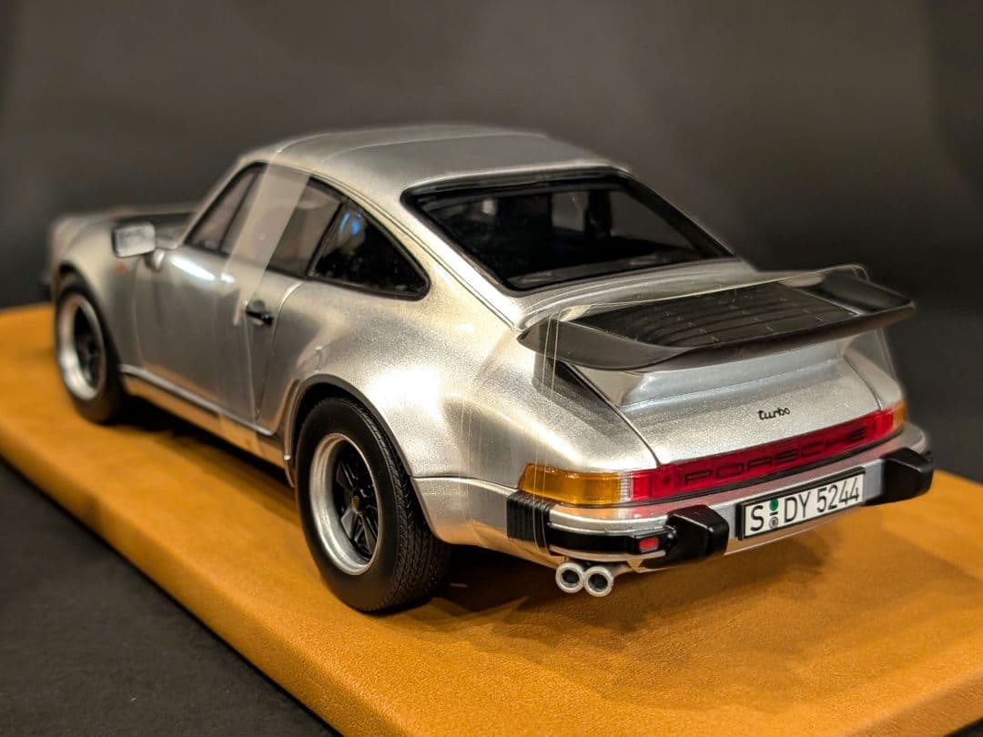 NOREV 1/18 PORSCHE 911 TURBO シルバー