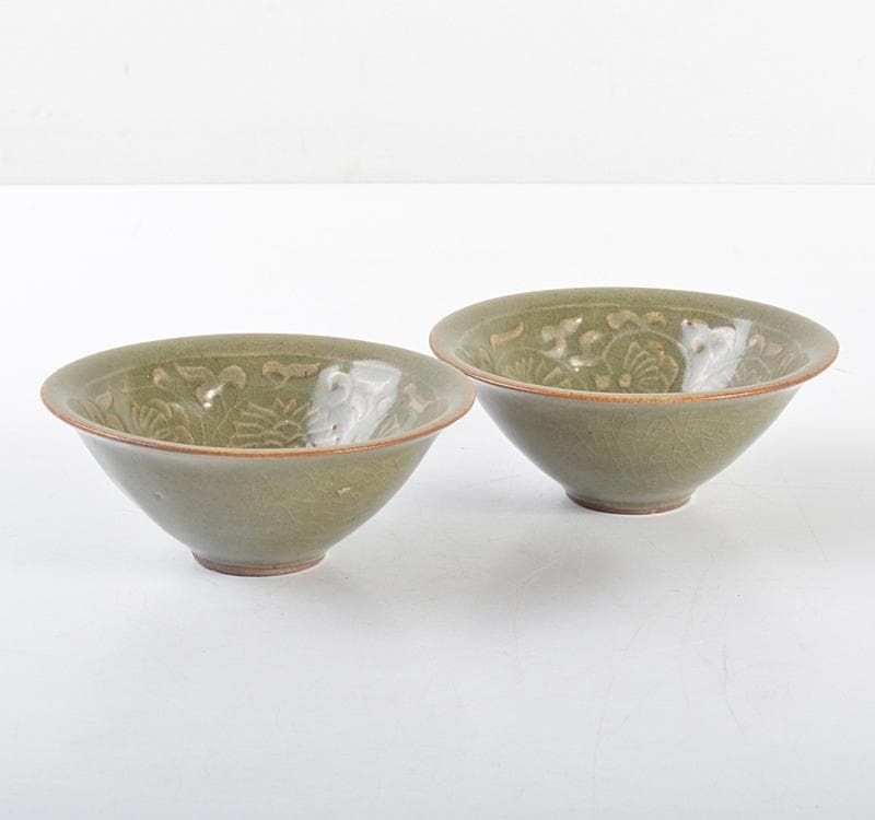 中国　龍泉窯青磁　刻花卉文鉢　茶碗　一対　V　R4690