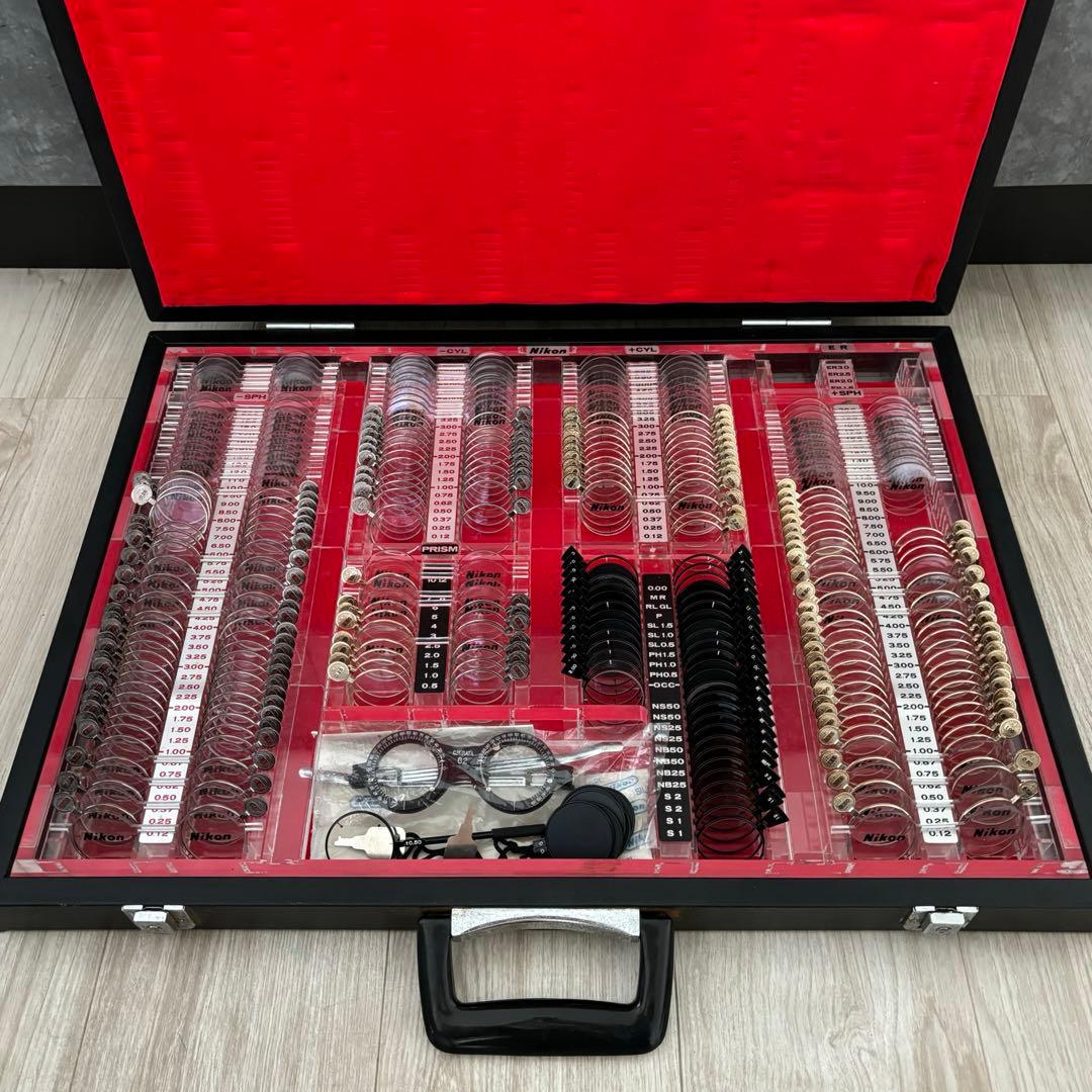 Nikon 検眼レンズセット　アタッシュケース入り　昭和レトロ　視力検査機