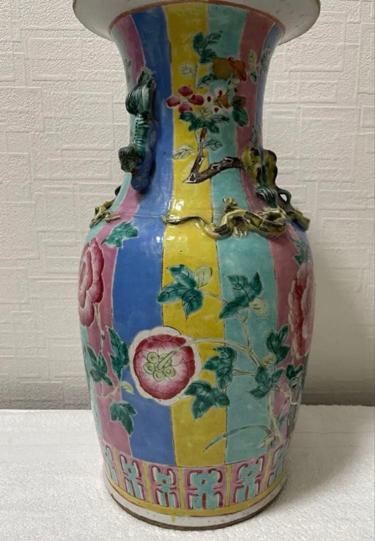 中国 旧家蔵出し 清時代 粉彩 双耳 牡丹花卉紋瓶骨董品。