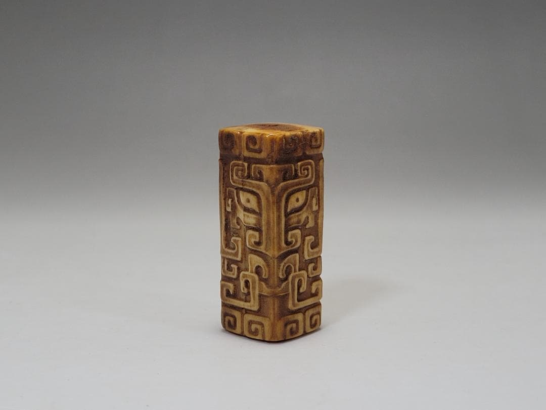 角 彫刻 饕餮紋 根付 装身具 明清時代 幅約高さ約4.1cm