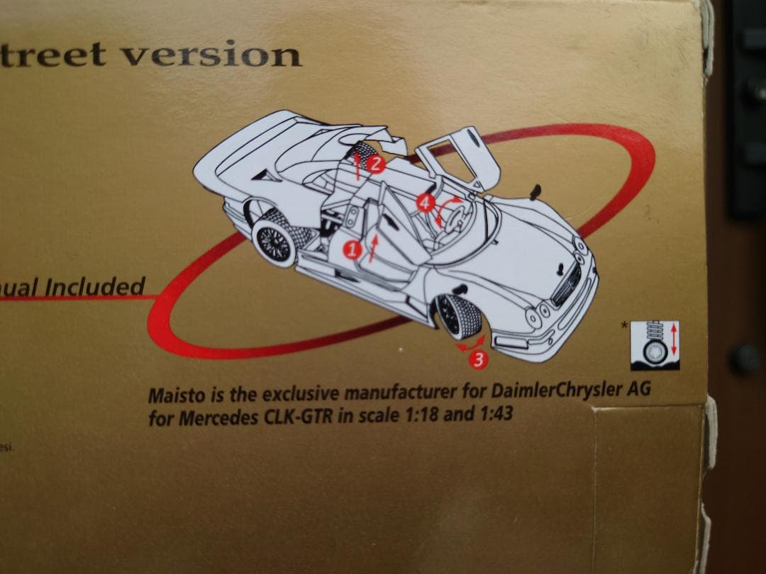 1/18 Maisto(マイスト) メルセデスCLK-GTRストリートバージョン