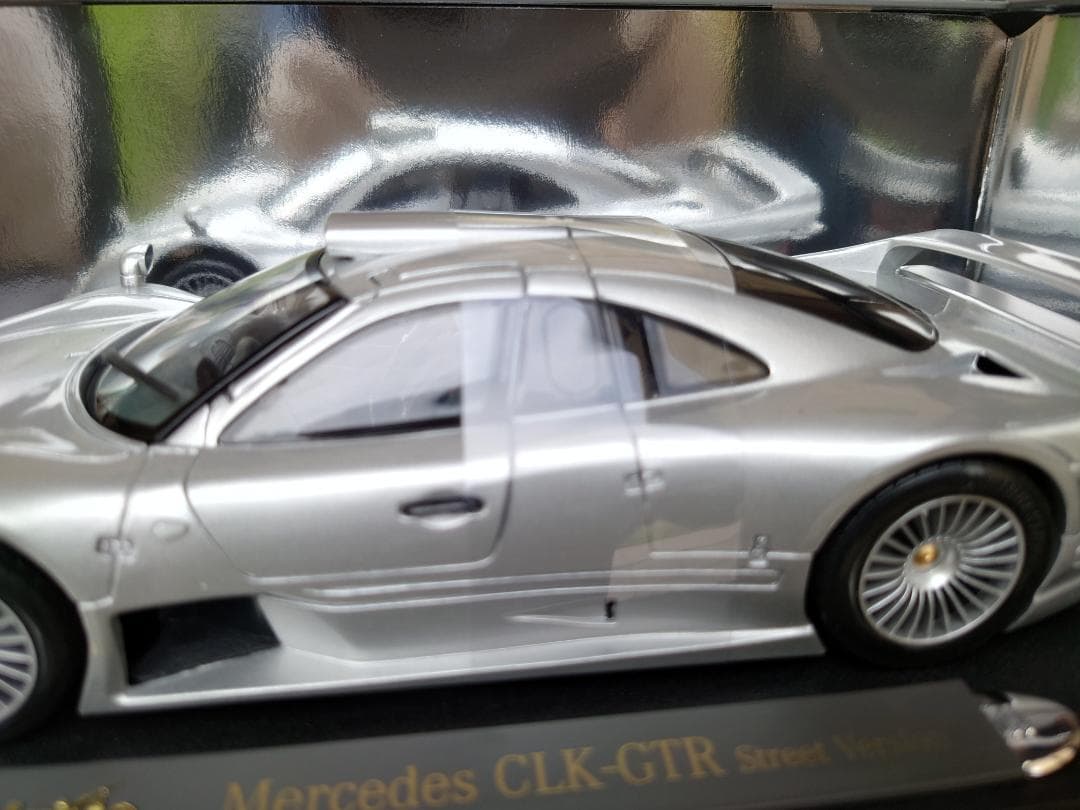 1/18 Maisto(マイスト) メルセデスCLK-GTRストリートバージョン