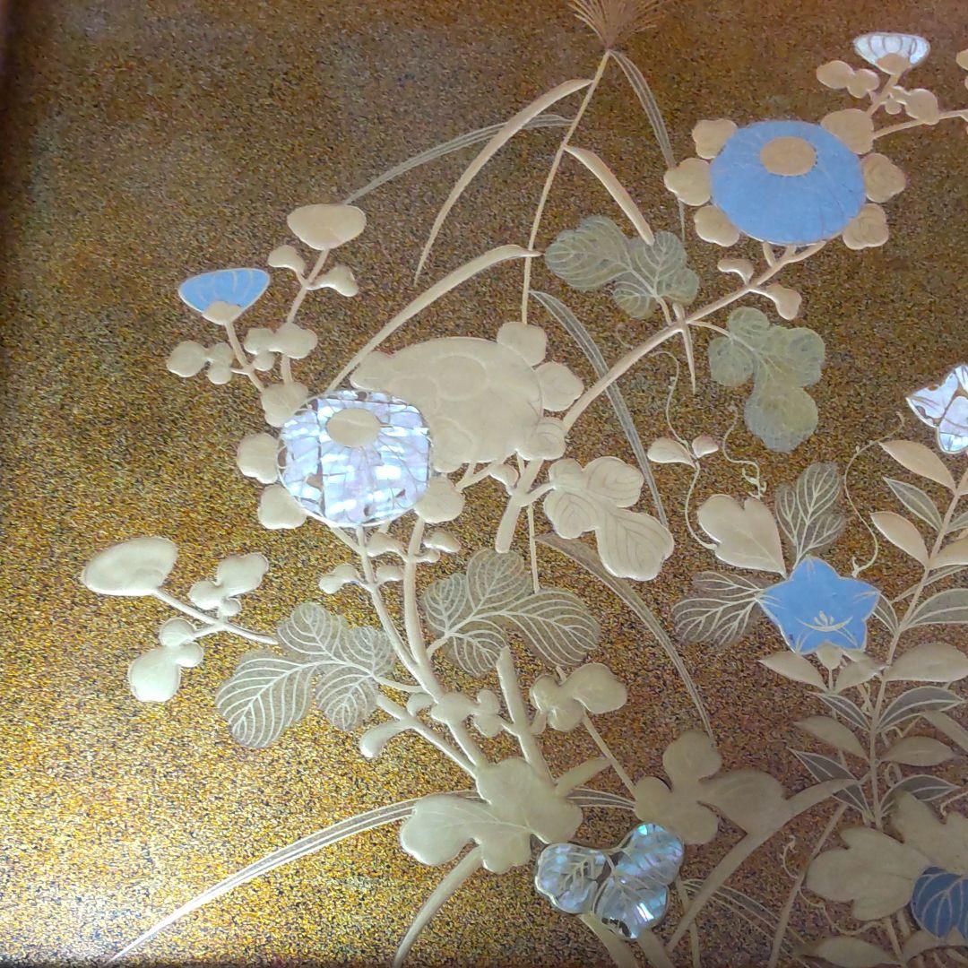 梨地青貝菊花桔梗鳥図蒔絵広蓋。