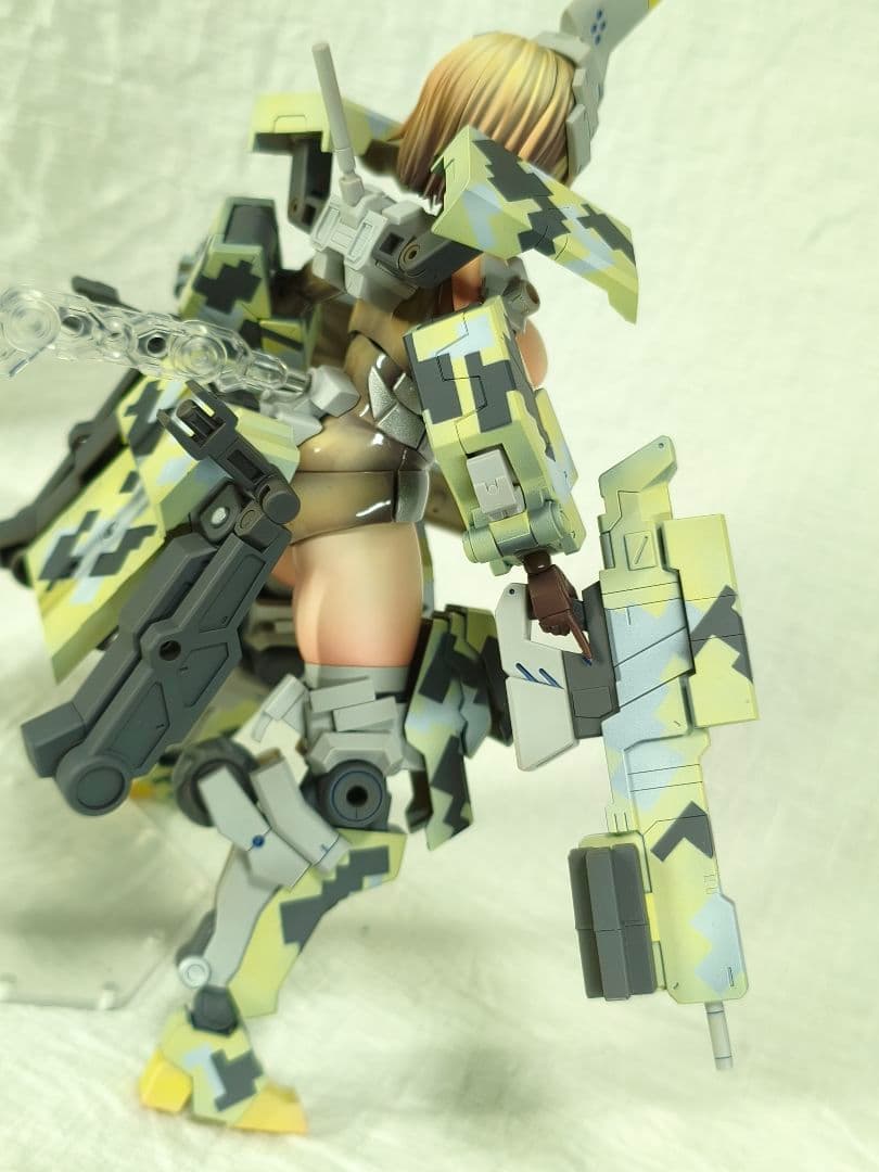 コトブキヤ　フレームアームズ・ガール 輝鎚・甲　塗装完成品