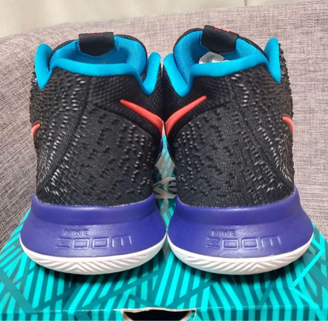 美品 ナイキ カイリー３ Nike Kyrie 3\"Kyrache Light\"