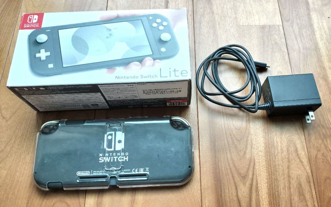 d*9様 【ジャンク】Switchライト 箱 充電器 カバー付き