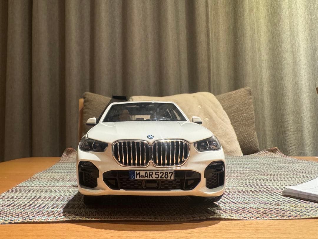  X5 ホワイト 1/18 ミニカー