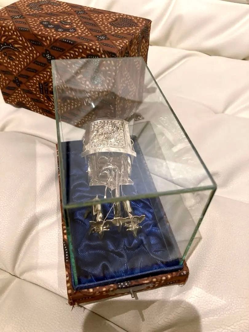 シルバー925 馬車　ガラスケース入り置き物