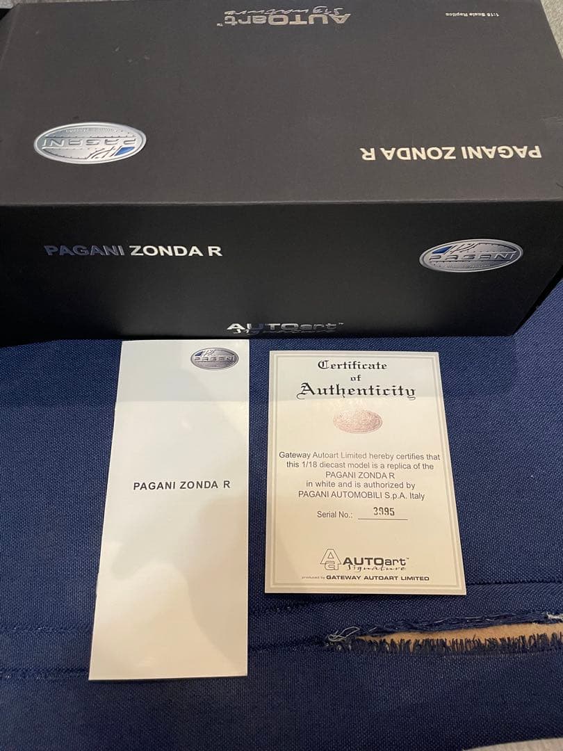 オートアート￼ 1/18 パガーニ ゾンダR (イタリアンストライプ￼)