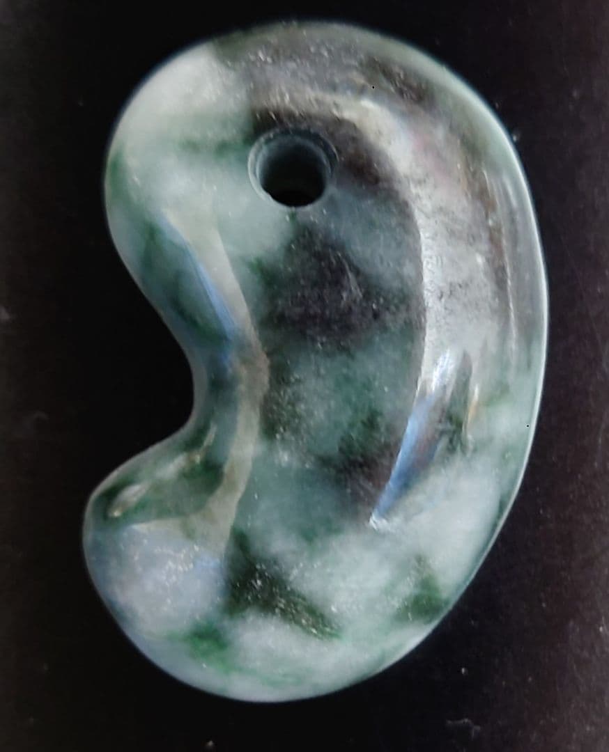【セール】糸魚川翡翠　勾玉
