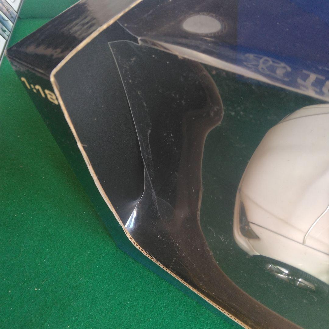 AUTOart 1/18 スケール ホワイト ミニカー　トヨタ　アルテッツァ