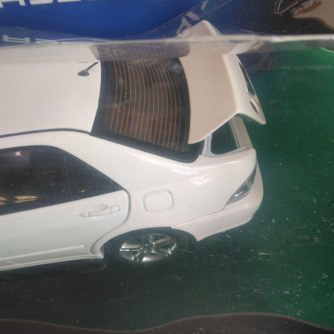 AUTOart 1/18 スケール ホワイト ミニカー　トヨタ　アルテッツァ