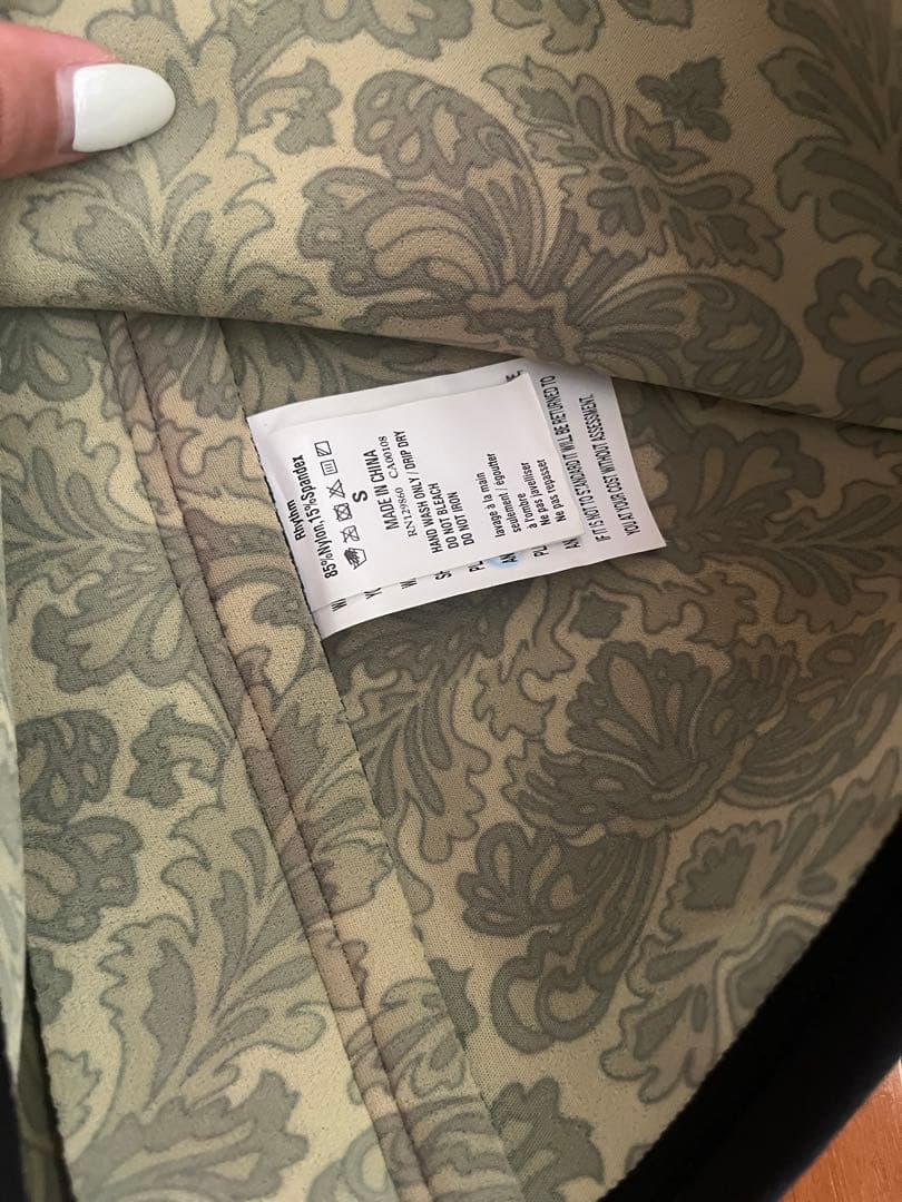 Rhythm ブラック タッパー バックジッパー付き