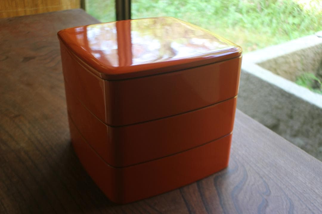 デッドストック！極上内黒朱漆の美しい胴張三段重（検輪島塗山中塗お重重箱