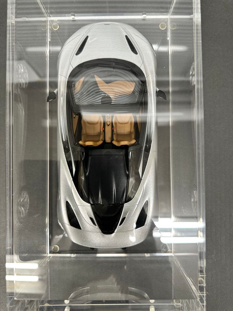 McLaren 1/18 720Sスパイダー シルバー 専用ケース付き