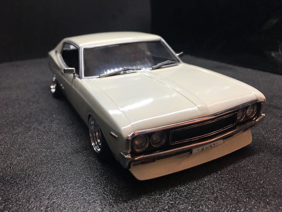 旧車プラモデル完成品1／２４アオシマ１３０ローレル