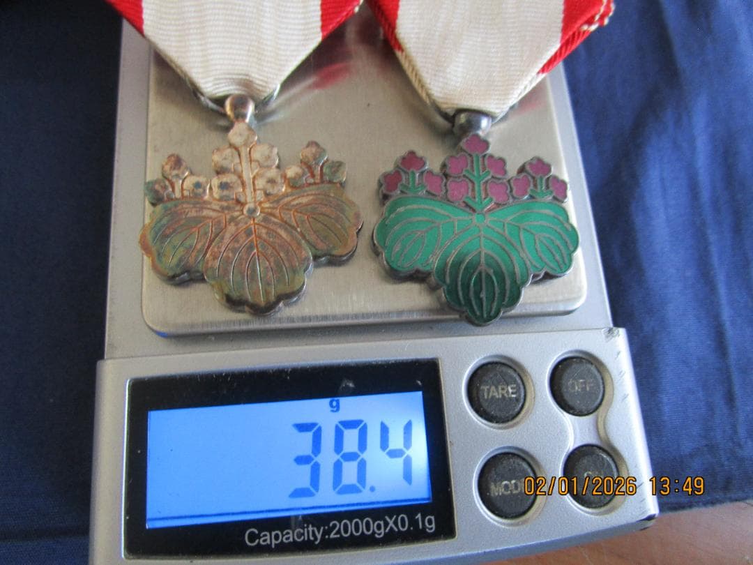 勲章　勲八白色桐葉章　他1点　2箱　日本の勲章2個セット　その2