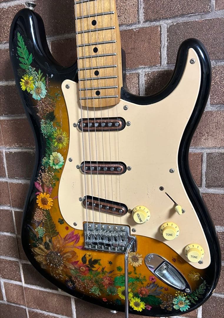 唯一無二‼︎スクワイヤー　ストラトキャスター　エレキギター