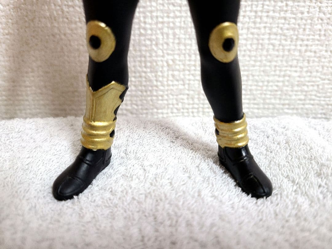 仮面ライダークウガ ライジングマイティ ブラックバージョン ソフビ