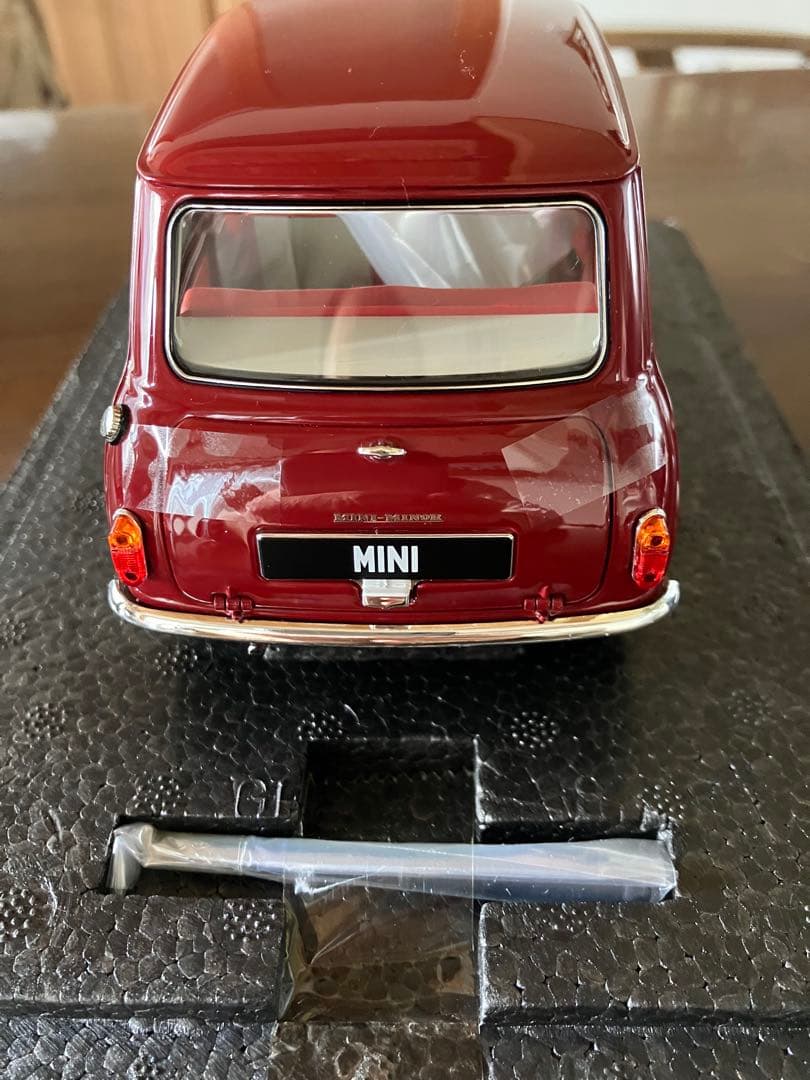 京商1/18 モーリス ミニ Mk.1 1959 (チェリーレッド) 開閉機構付