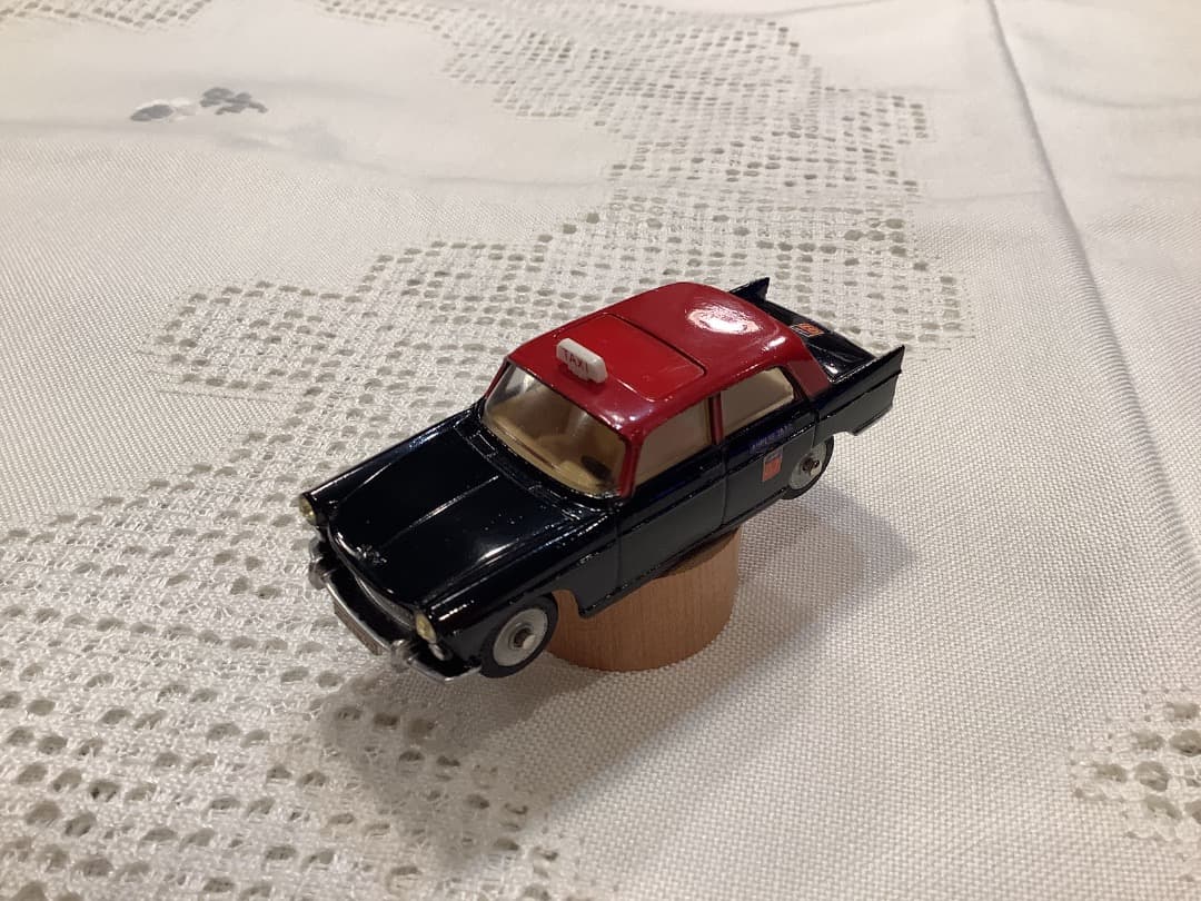 美品レア　仏製DINKY TOYS プジョー404タクシー　ミニカー