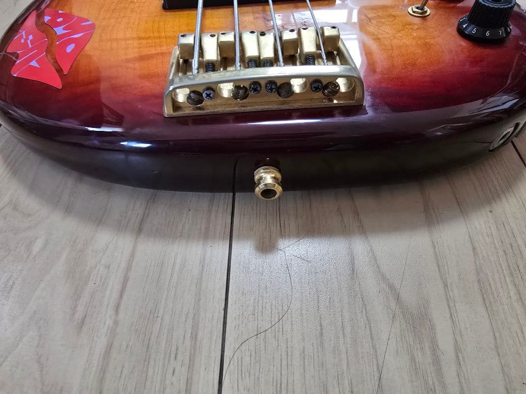 Fender Heartfield DR4 ベース（Bass）