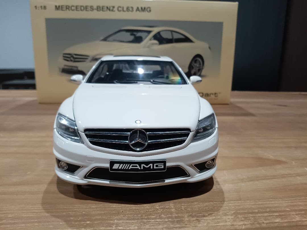 ゆうたん　1/18　メルセデスベンツ　CL63 AMGミニカー　ホワイト