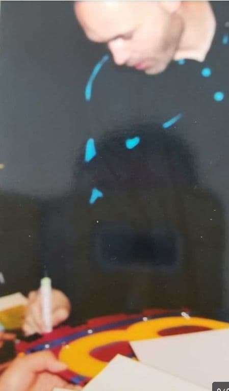 アンドレス・イニエスタ、直筆サイン入り、フォトグラフ、本人直筆証明写真あり。