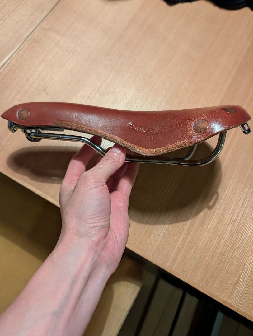 brooks swift サドル